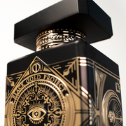 INITIO Oud for Greatness — детайл на златните орнаменти на флакона